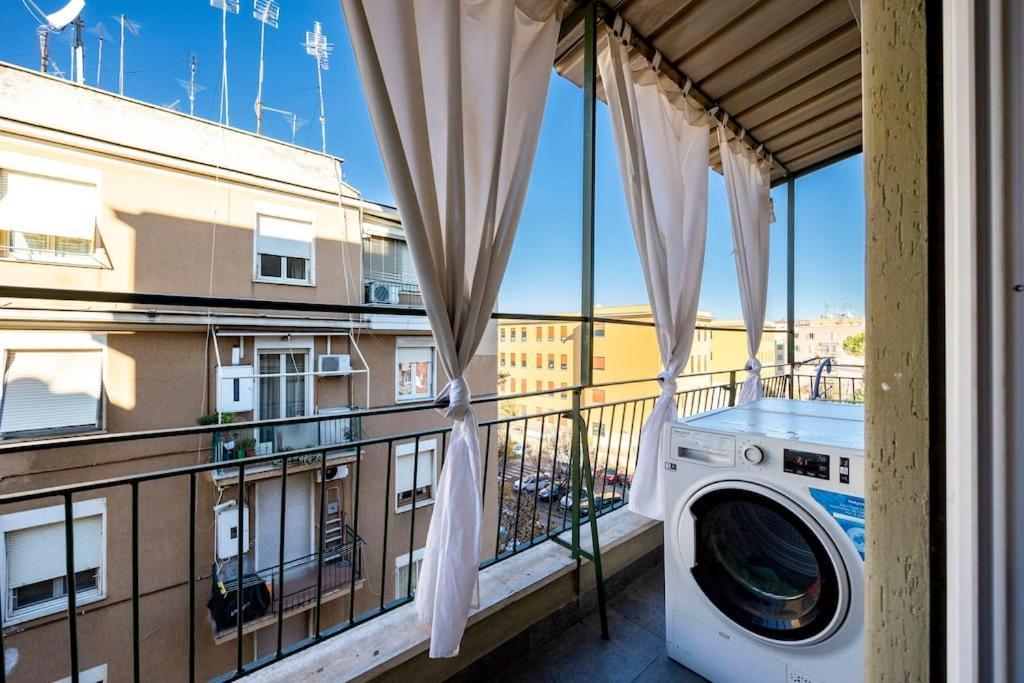 Stylish Apartment Rome Air Conditionig Wifi Tv 50 Metro 4 Minutes Away Extérieur photo
